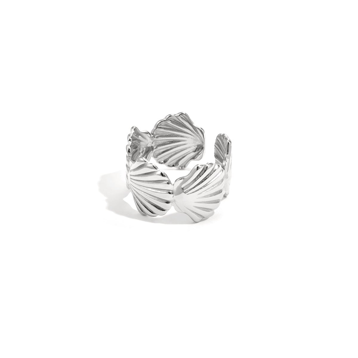 Chunky ring with shells