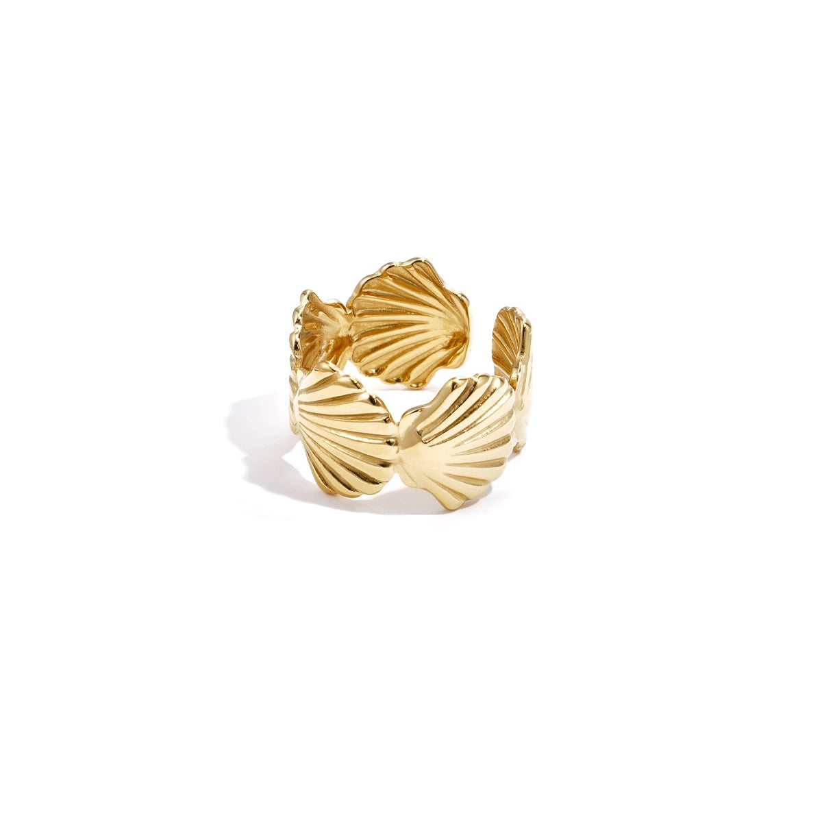 Chunky ring with shells