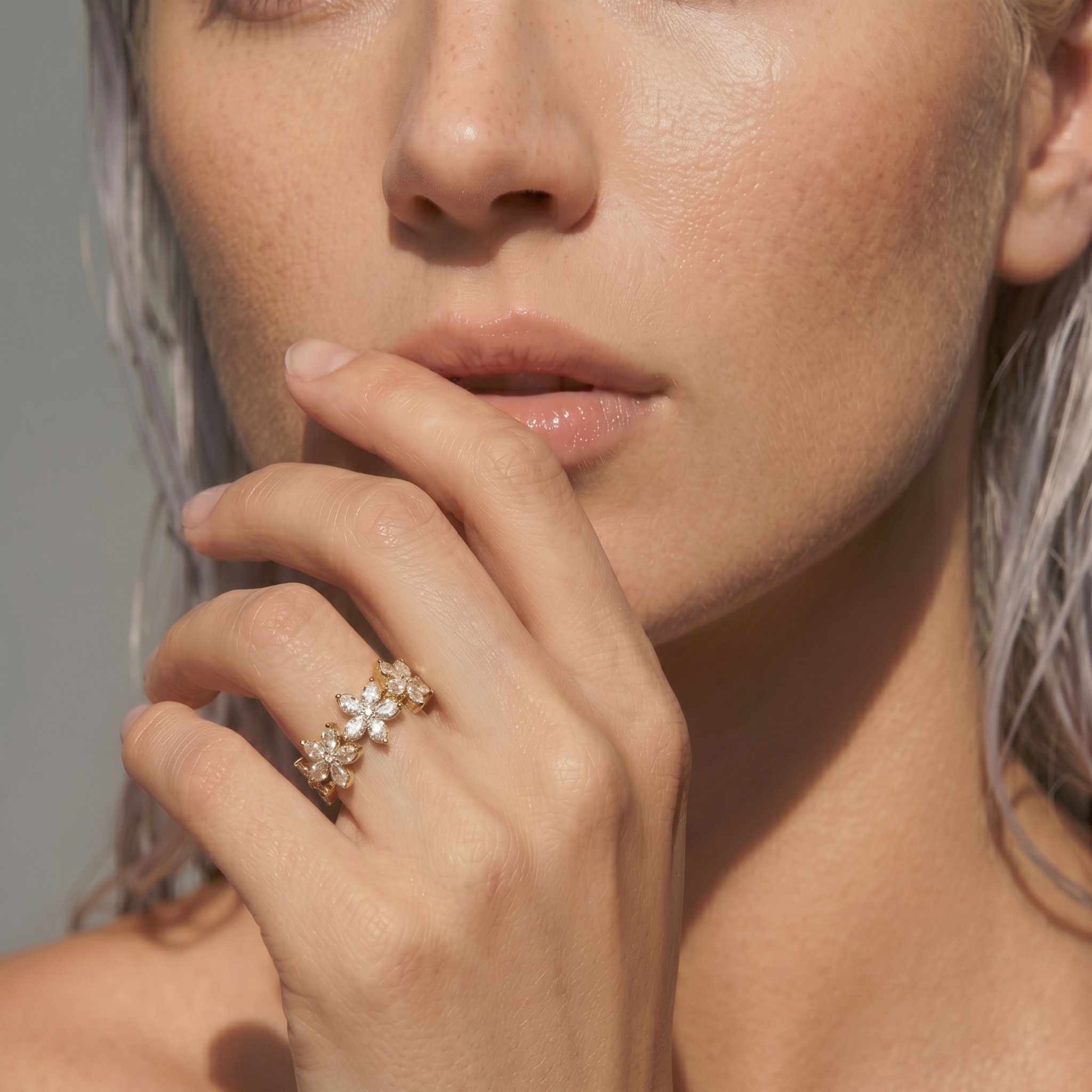 The Daisy Ring | Dainty Gold Flower Eternity Ring