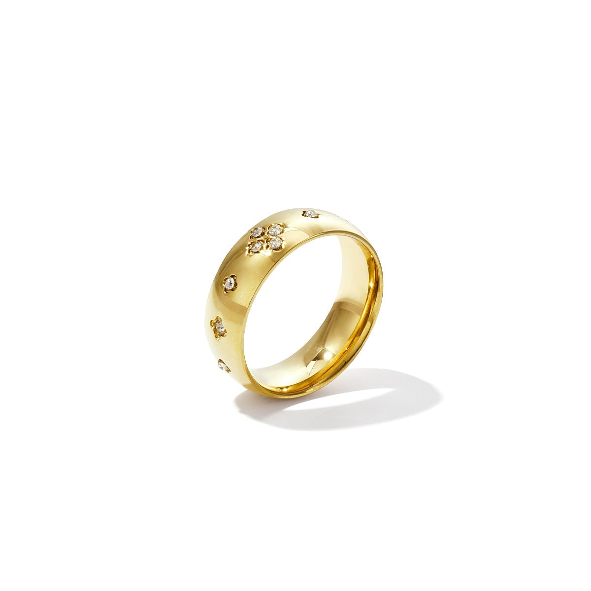 Ring with stones in clover pattern