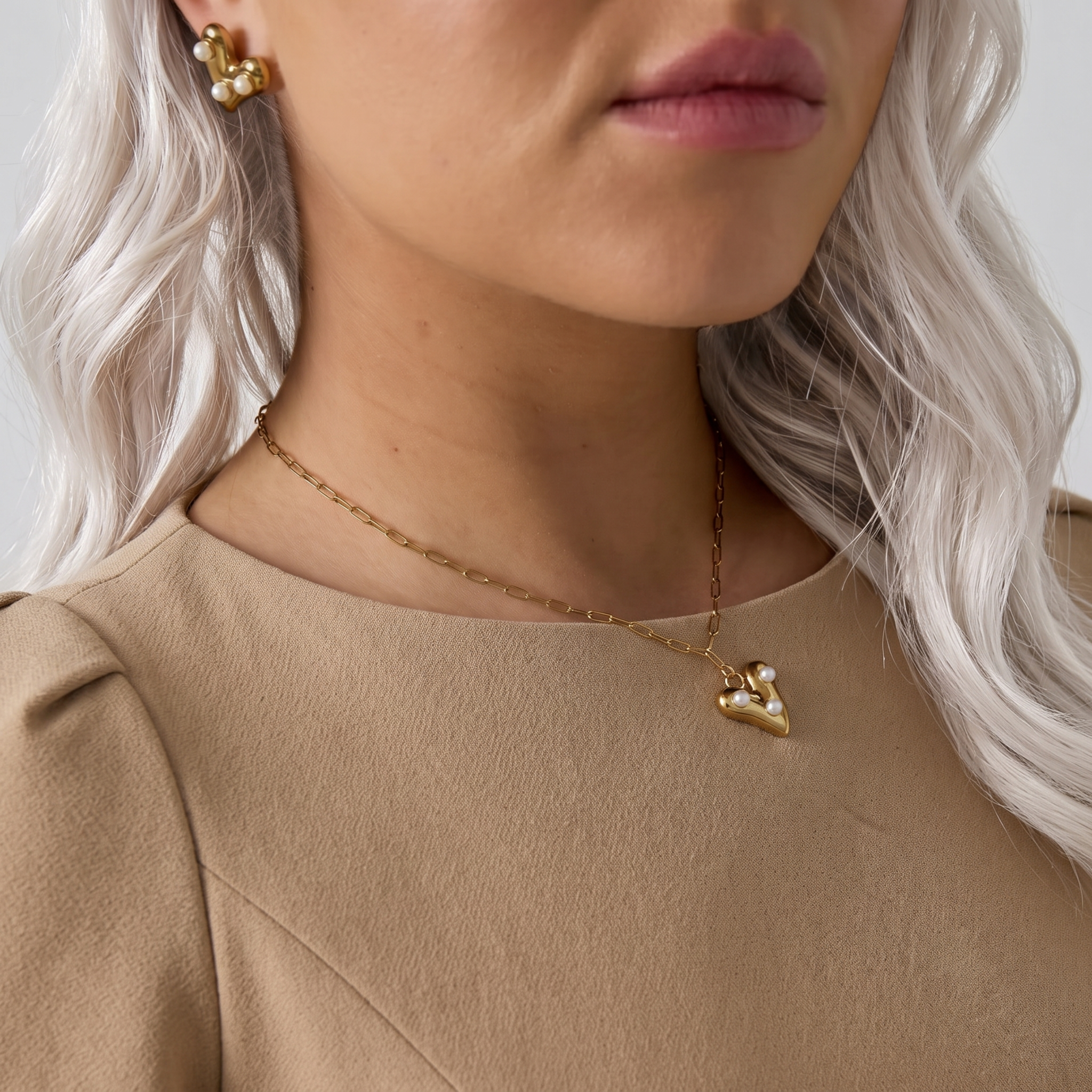 The pearl heart necklace | gold heart & pearl pendant paperclip chain necklace