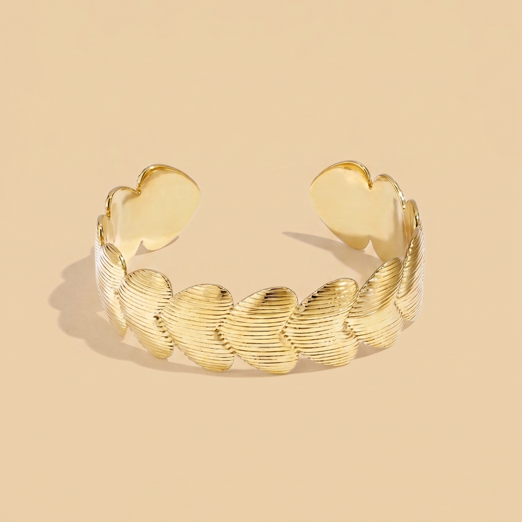 The Ribbed Heart Cuff | Gold Textured Heart-Link Open Bangle