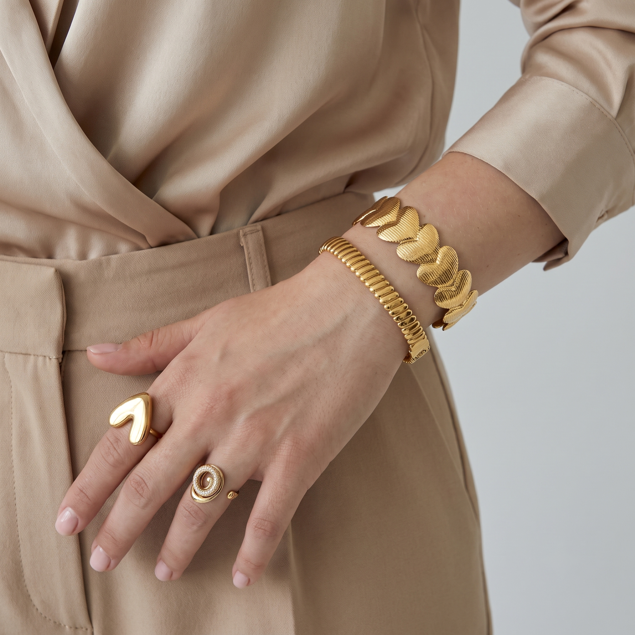 The Ribbed Heart Cuff | Gold Textured Heart-Link Open Bangle