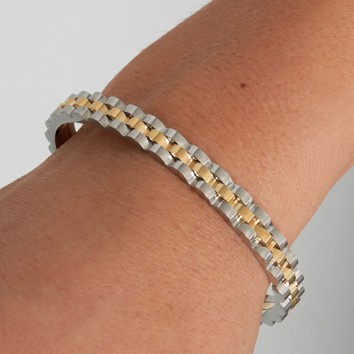 The Scalloped Bangle | Gold Textured Hinged Bracelet